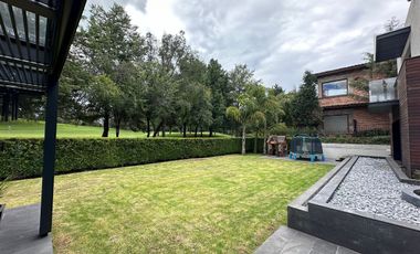 Excelente casa ubicada en Fairway