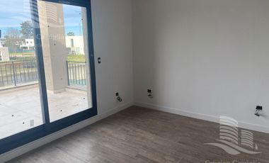 Venta - Casa 6/Seis Ambientes, a la laguna, Balcón, Jardín - Laguna Grande, Villanueva