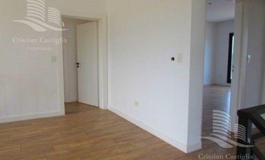 Venta - Casa 6/Seis Ambientes, a la laguna, Balcón, Jardín - Laguna Grande, Villanueva