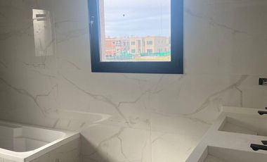 Venta - Casa 6/Seis Ambientes, a la laguna, Balcón, Jardín - Laguna Grande, Villanueva