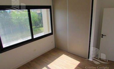 Venta - Casa 6/Seis Ambientes, a la laguna, Balcón, Jardín - Laguna Grande, Villanueva