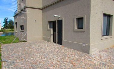 Venta - Casa 6/Seis Ambientes, a la laguna, Balcón, Jardín - Laguna Grande, Villanueva