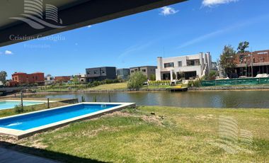 Venta - Casa 6/Seis Ambientes, a la laguna, Balcón, Jardín - Laguna Grande, Villanueva