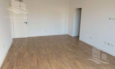 Venta - Casa 6/Seis Ambientes, a la laguna, Balcón, Jardín - Laguna Grande, Villanueva