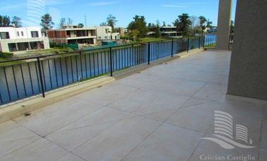 Venta - Casa 6/Seis Ambientes, a la laguna, Balcón, Jardín - Laguna Grande, Villanueva
