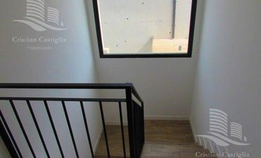 Venta - Casa 6/Seis Ambientes, a la laguna, Balcón, Jardín - Laguna Grande, Villanueva