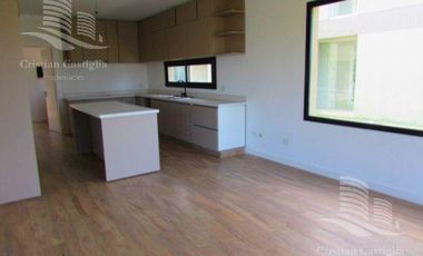 Venta - Casa 6/Seis Ambientes, a la laguna, Balcón, Jardín - Laguna Grande, Villanueva