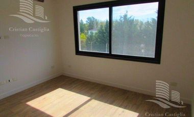 Venta - Casa 6/Seis Ambientes, a la laguna, Balcón, Jardín - Laguna Grande, Villanueva