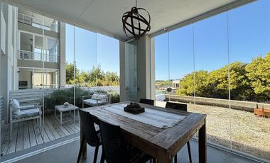 Departamento en Alquiler- Al Golf 19 PAR PB D- Costa Esmeralda - Galería con cerramiento