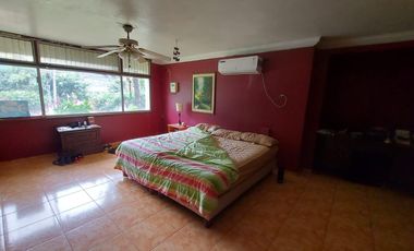 Venta de propiedad comercial esquinera en Avenida del Bombero