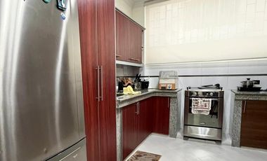 Se vende cómodo departamento en primer piso en Kennedy Norte