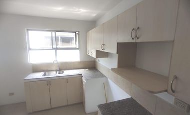 Venta de departamento frente al río en urbanización cerrada