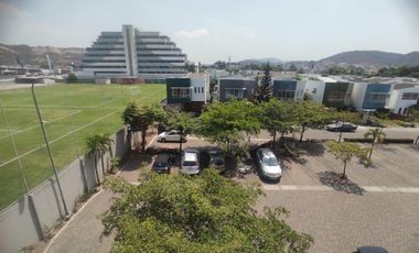 Venta de departamento frente al río en urbanización cerrada
