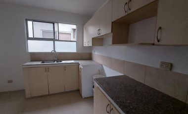 Venta de departamento frente al río en urbanización cerrada