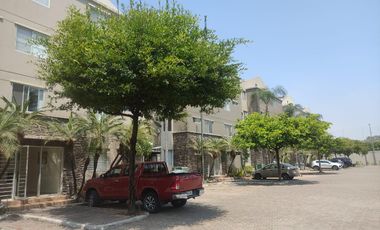 Venta de departamento frente al río en urbanización cerrada