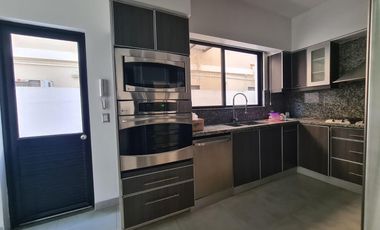 Venta de villa en km 7 vìa Samborondon