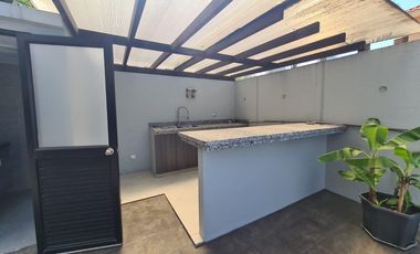 Venta de villa en km 7 vìa Samborondon