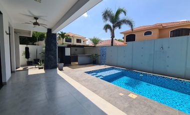 Venta de villa en km 7 vìa Samborondon
