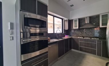 Venta de villa en km 7 vìa Samborondon