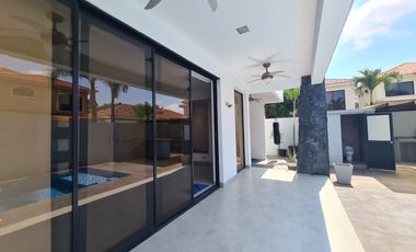 Venta de villa en km 7 vìa Samborondon