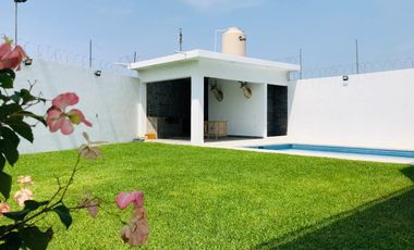 CASA EN VENTA EN EL CENTRO DE OAXTEPEC, YAUTEPEC, MORELOS.