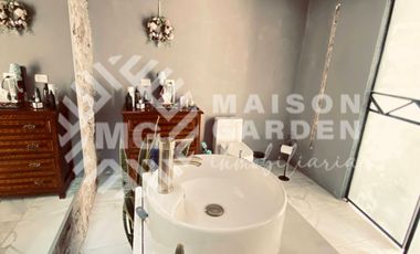 Venta o Renta de  Casa en Barrio de Analco con Diseño Vanguardista