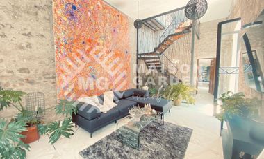 Venta o Renta de  Casa en Barrio de Analco con Diseño Vanguardista