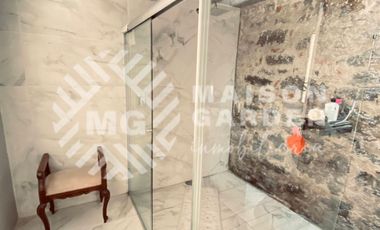 Venta o Renta de  Casa en Barrio de Analco con Diseño Vanguardista