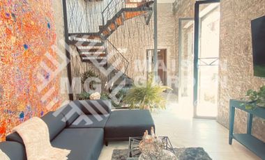 Venta o Renta de  Casa en Barrio de Analco con Diseño Vanguardista