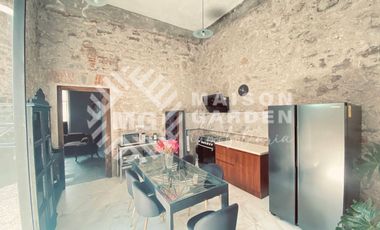 Venta o Renta de  Casa en Barrio de Analco con Diseño Vanguardista