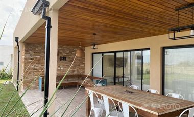 Casa en venta con renta en Barrio San Sebastian - Escobar - MAROTO PROPIEDADES