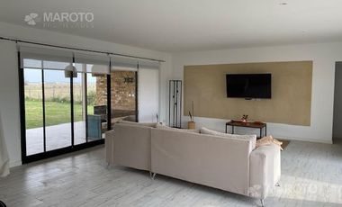 Casa en venta con renta en Barrio San Sebastian - Escobar - MAROTO PROPIEDADES