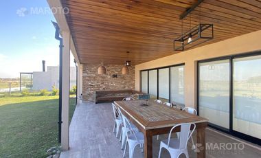 Casa en venta con renta en Barrio San Sebastian - Escobar - MAROTO PROPIEDADES