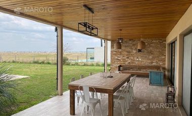 Casa en venta con renta en Barrio San Sebastian - Escobar - MAROTO PROPIEDADES