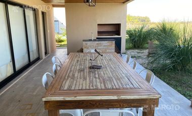 Casa en venta con renta en Barrio San Sebastian - Escobar - MAROTO PROPIEDADES