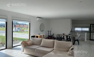 Casa en venta con renta en Barrio San Sebastian - Escobar - MAROTO PROPIEDADES