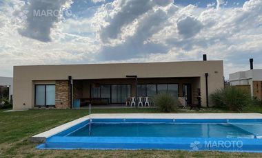 Casa en venta con renta en Barrio San Sebastian - Escobar - MAROTO PROPIEDADES