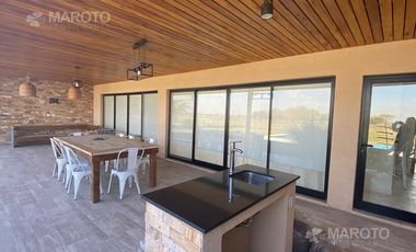 Casa en venta con renta en Barrio San Sebastian - Escobar - MAROTO PROPIEDADES