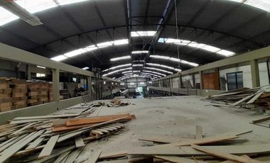 Nave industrial en venta en La Tablada.