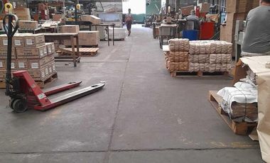 Nave industrial en venta en La Tablada.