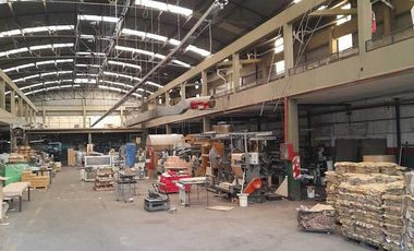 Nave industrial en venta en La Tablada.