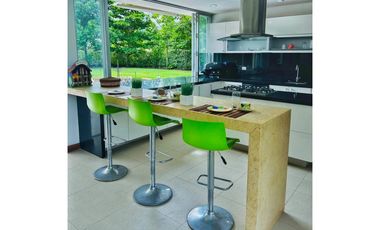 Maat Vende Casa  en Condominio-Villeta 1.590m2 $1.500Millones