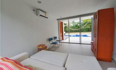 Maat Vende Casa  en Condominio-Villeta 1.590m2 $1.500Millones