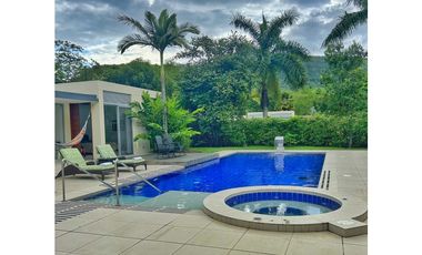 Maat Vende Casa  en Condominio-Villeta 1.590m2 $1.500Millones