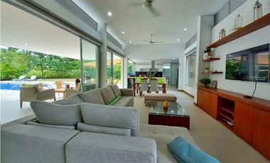 Maat Vende Casa  en Condominio-Villeta 1.590m2 $1.500Millones