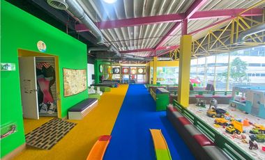 ALQUILER LOCAL 318 m2 AVENIDA BALBOA MC