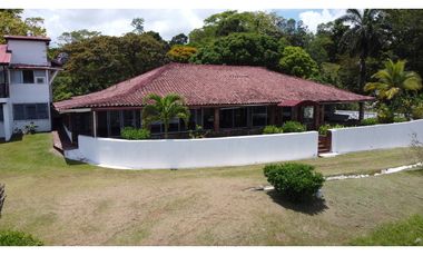se vende casa de montaña en Sabanitas