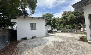 Venta de lote y construccion en Parque Lefevre, zona estrategica (TMP)