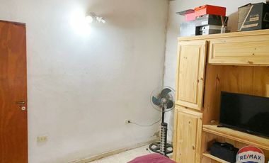 VENTA CASA + DEPARTAMENTO 3 Y 2 AMB / FCIO. VARELA