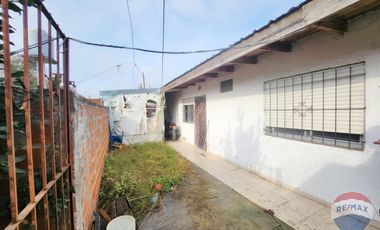 VENTA CASA + DEPARTAMENTO 3 Y 2 AMB / FCIO. VARELA